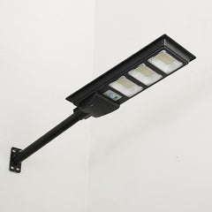 Lampa solara stradala Practicpentrucasa, cu telecomanda, senzor de miscare si lumina, suport prindere, 144 LED-uri, IP65, ABS, 8AH, 150W, temperatura culoare 6500K, 49.5x18.8x5 cm, F6006-150w, autonomie 10-12 ore, negru