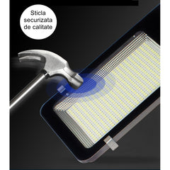 Lampa solara stradala Practicpentrucasa, pentru curte sau strada, finisaj lucios, rezistent la apa, montare prin fixare, senzor lumina, baterie de litiu, IP65, lumina rece, putere 200W, autonomie 10 ore, 49 x 21 x 6.5 cm, negru