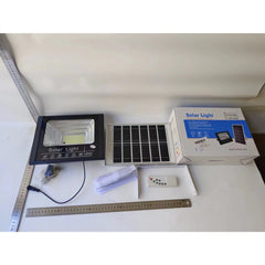 Proiector LED/Lampa solara de exterior Practicpentrucasa, 20 cm x 25 cm, Rezistent la Apa IP67, cu Panou Solar, 220 LED SMD, 100W, Senzor de lumina, Timer, cu Telecomanda, 2 moduri de iluminat, kit montaj inclus, Lumina Rece