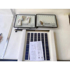 Set 2 proiectoare LED cu Panou Solar Practicpentrucasa, Senzor de miscare, Telecomanda, Waterproof, 322*2 LED-uri incorporate, 200W, 30*24 cm, IP67, Design Modern, Negru