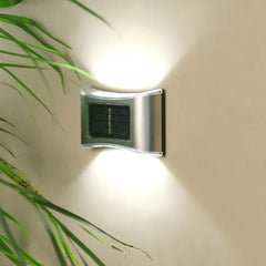 Aplica solara LED Practicpentrucasa, ABS/Policarbonat, rezistenta la apa IP65, 6 LED-uri, pentru perete, trepte, borduri, terasa, 1.2V, 600mah, 10 x 6.5 cm, doua moduri de prindere, lumina alb rece, gri