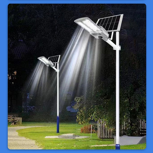 Lampa solara stradala Practicpentrucasa, pentru curte sau strada, cu trei grile, finisaj mat, rezistent la apa, montare prin fixare, senzor lumina, baterie de litiu, IP65, lumina rece, putere 1000W, autonomie 10 ore, 55 x 23 x 9 cm, gri